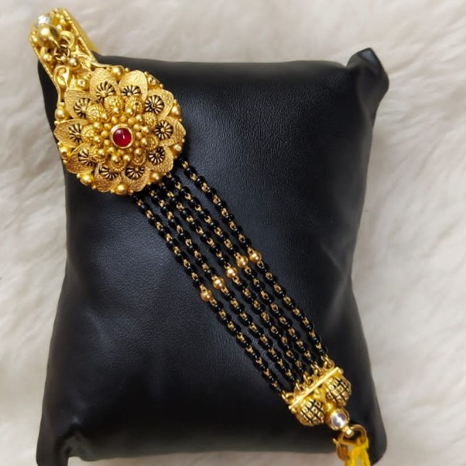 Gold delicate design bracelet