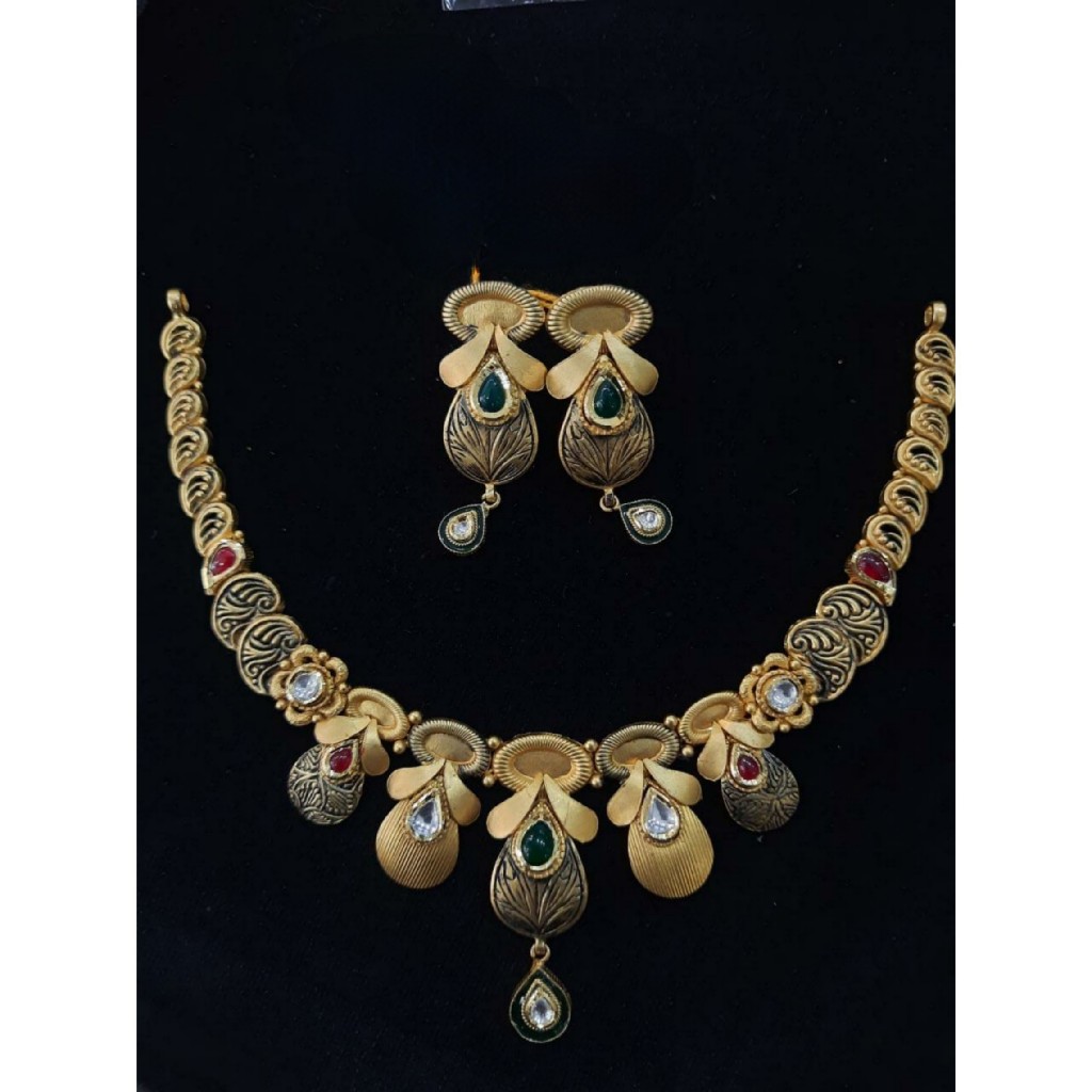 22 kt gold antique jadtar necklace set