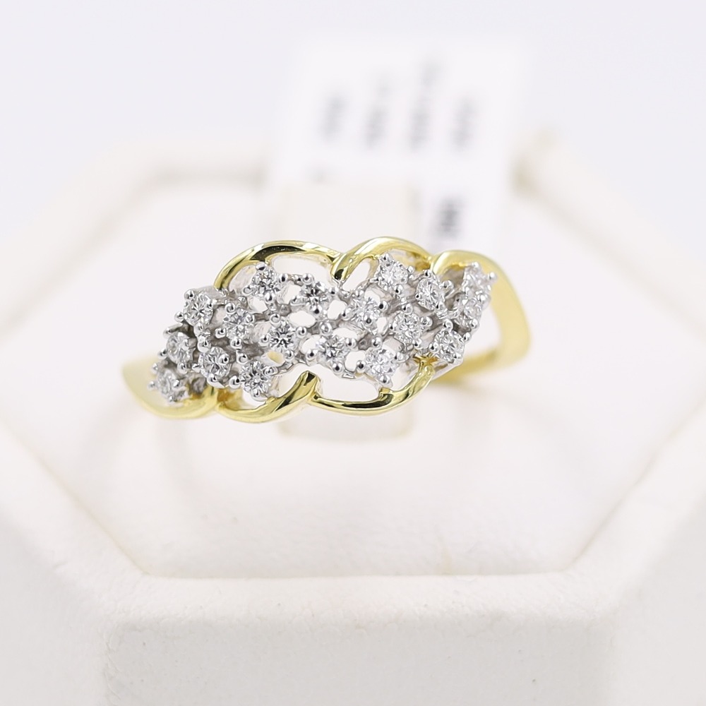14 kt gleaming yellow gold floral finger ring