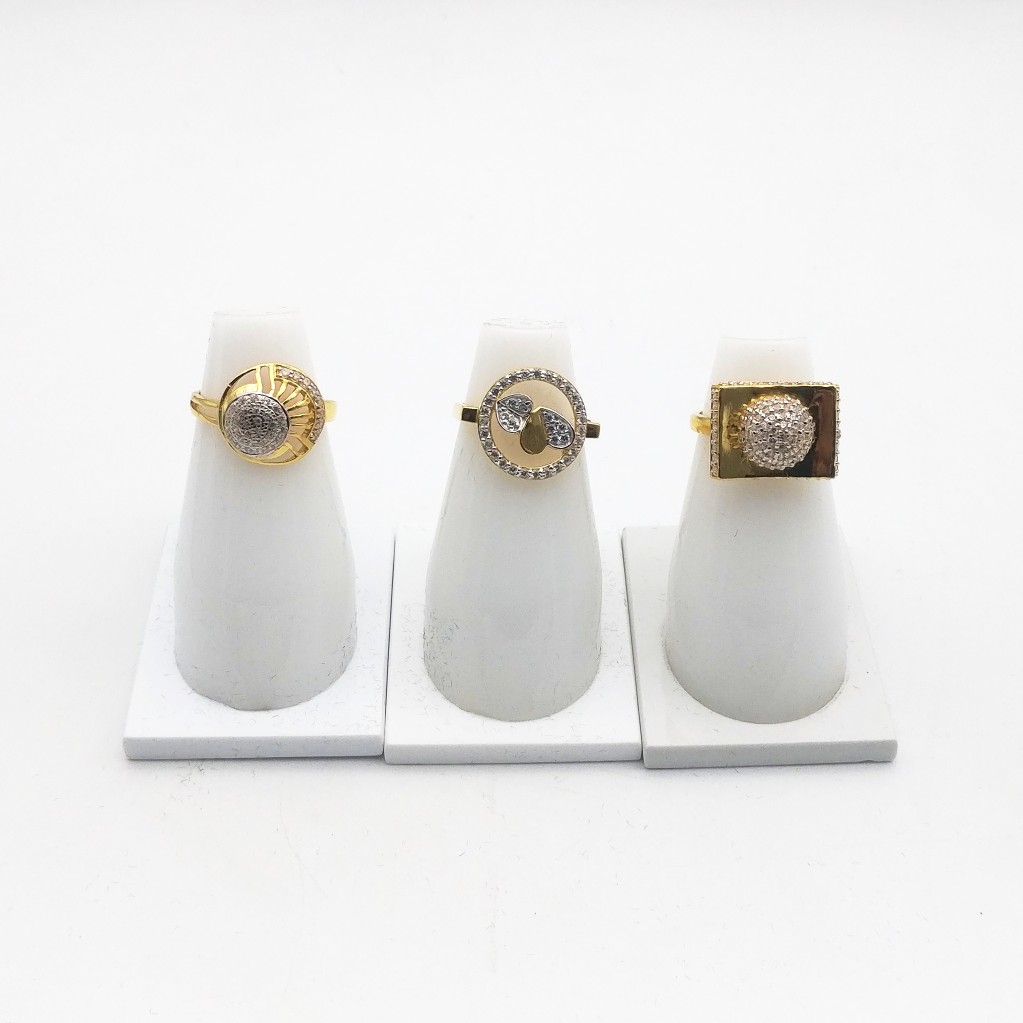 916 ladies ring c.z design