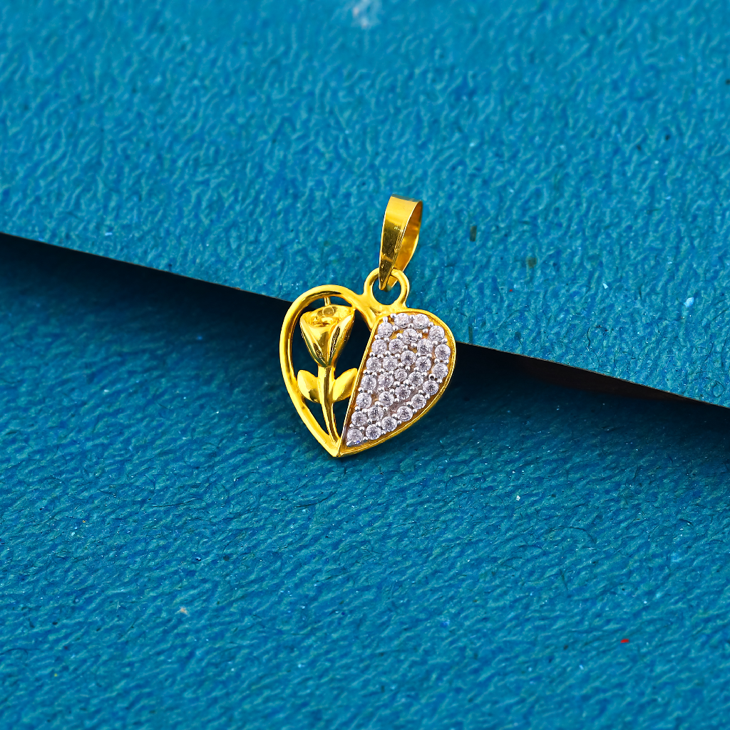 18K Gold Heart Shape Design Premium Gold Pendant For Ladies
