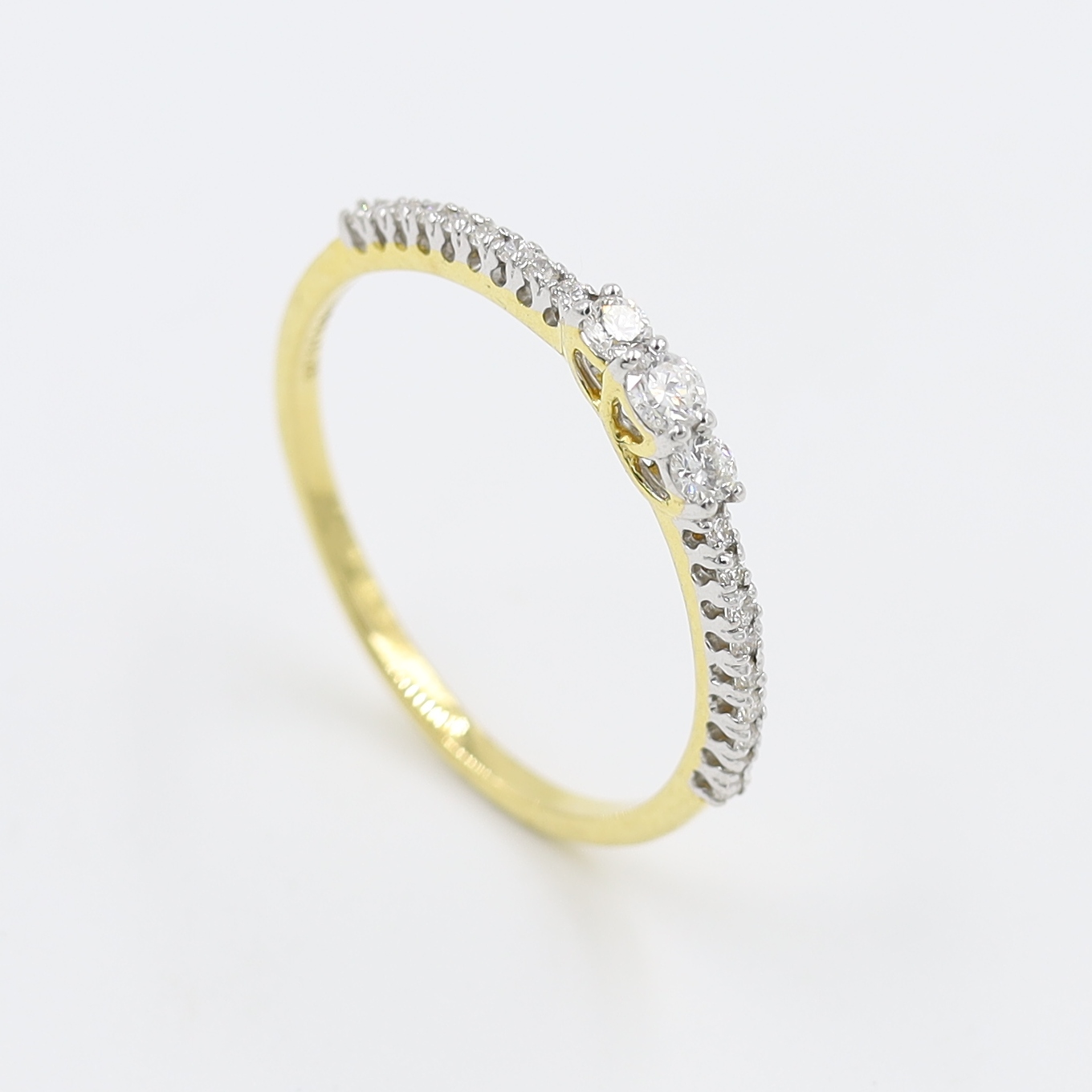 18Kt Super Dalicate Yellow Gold Natural Diamond Ring