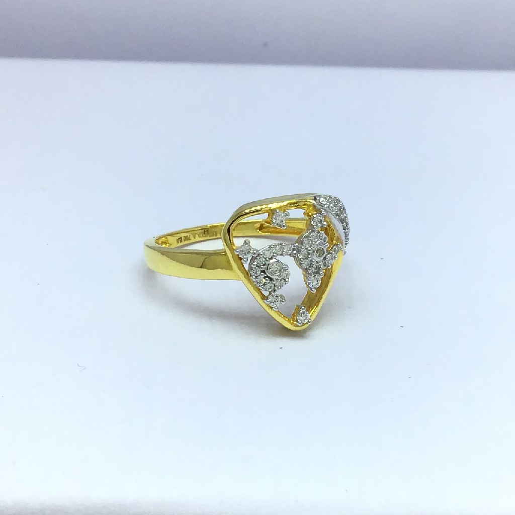 triangle fancy gold ladies ring
