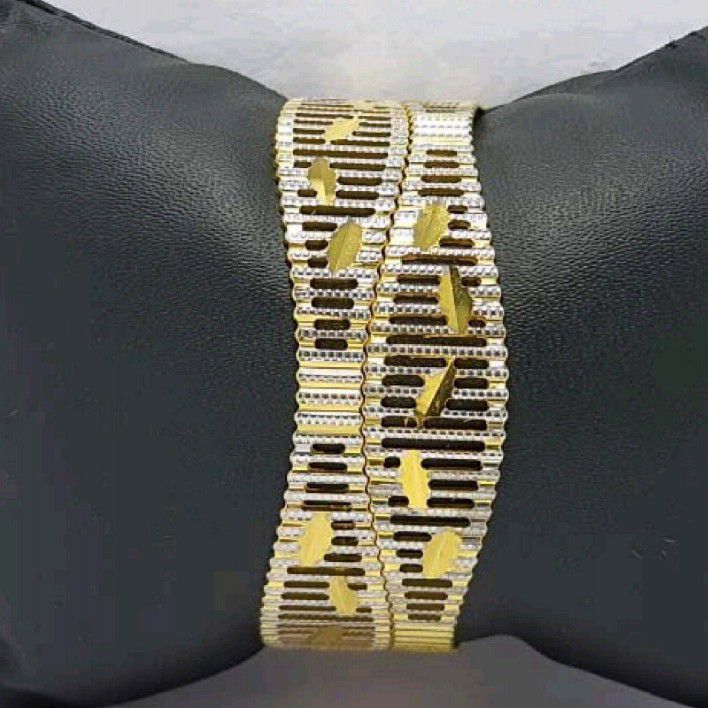 916 Gold Regal bangle