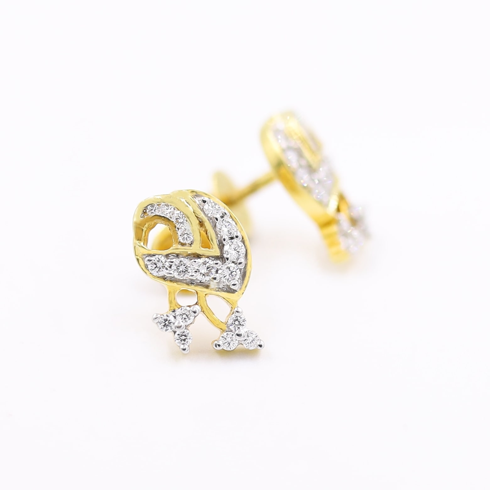 Contemporary 18KT Floral Diamond Stud Earrings