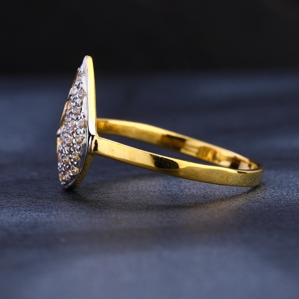 916 Cz Gold Hallmark Stylish Women's Ring LR1083