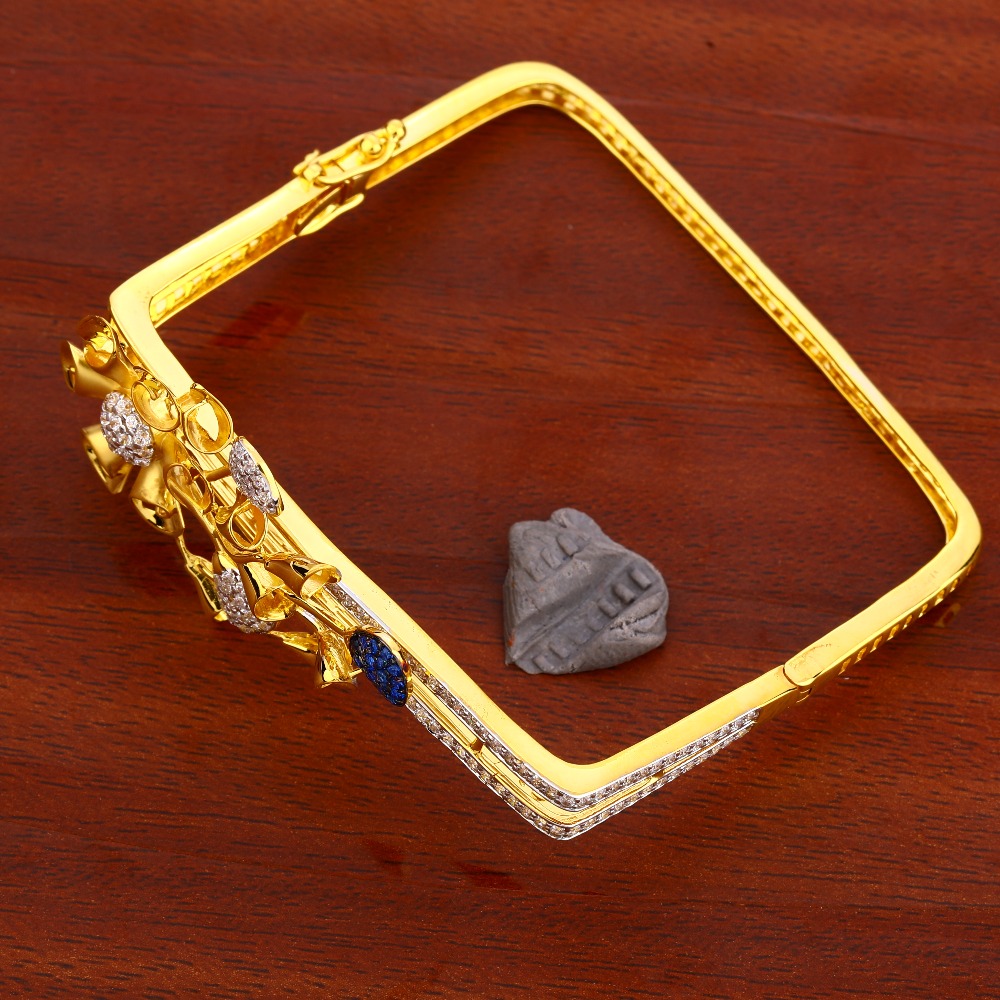 750 gold ladies designer kada bracelet lkb130