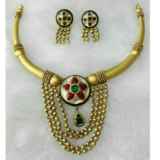 22K / 916 Gold Round Antique Jadtar Necklace Set