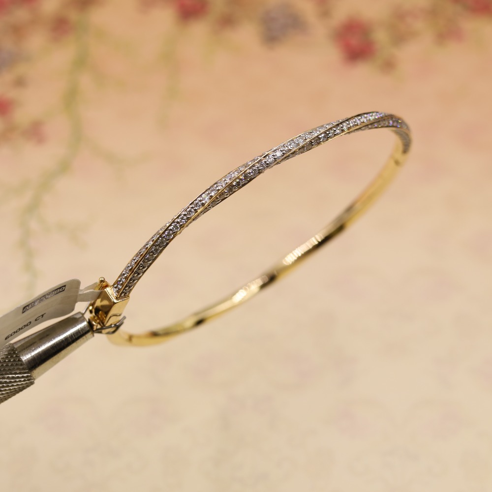 Elegant twist diamond bracelet