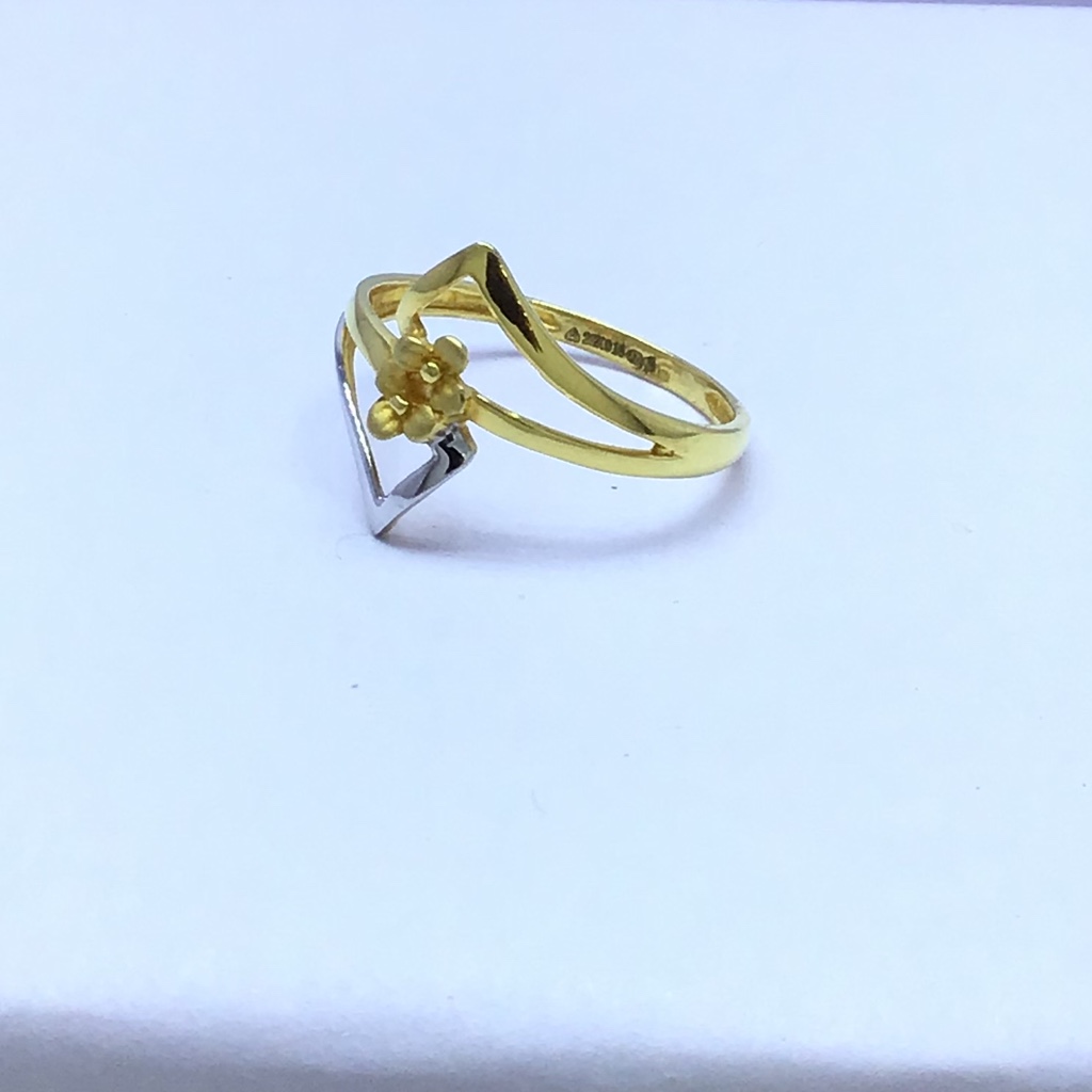 Ladies fancy 916gold ring