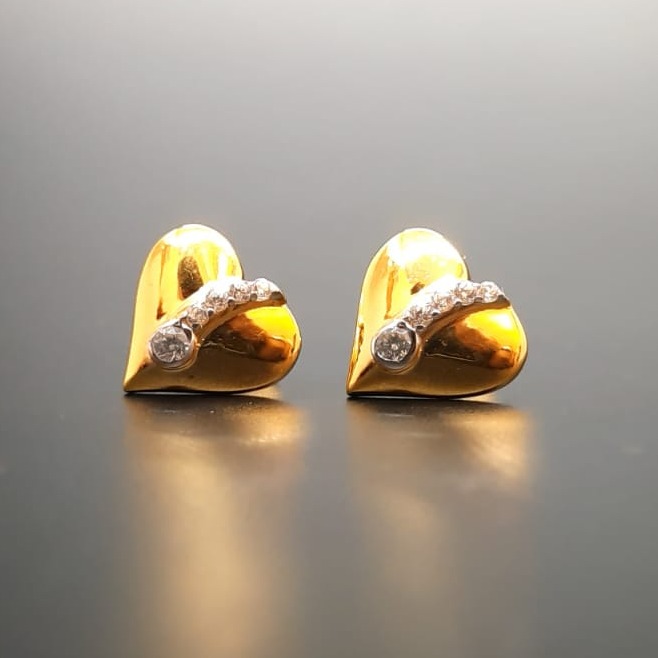 18 ct gold tops for heart shape ith diamond