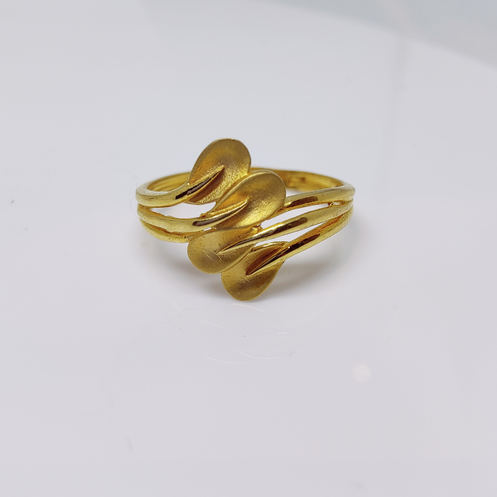 Buy quality 22k gold plain ladies exclusive ring in Ahmedabad