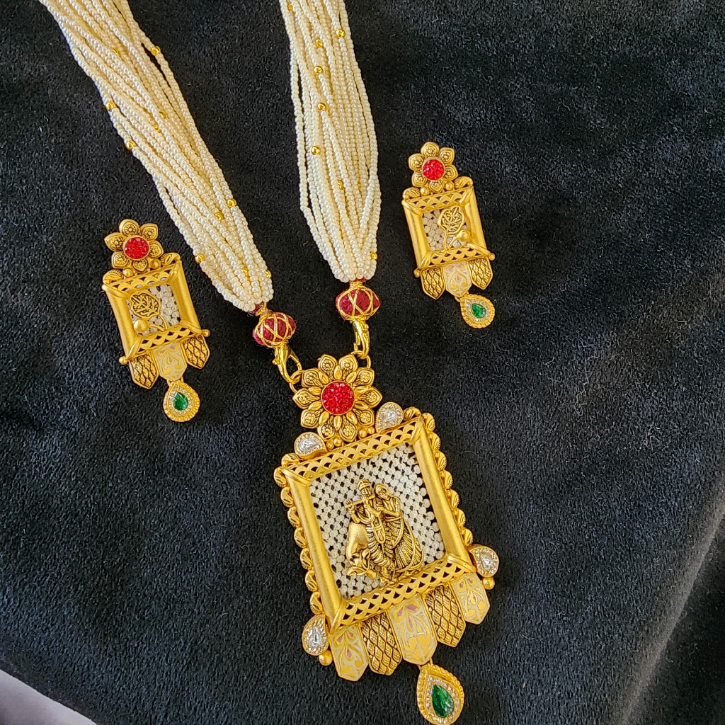 916 gold fancy unique antique swory jadtar pendant set