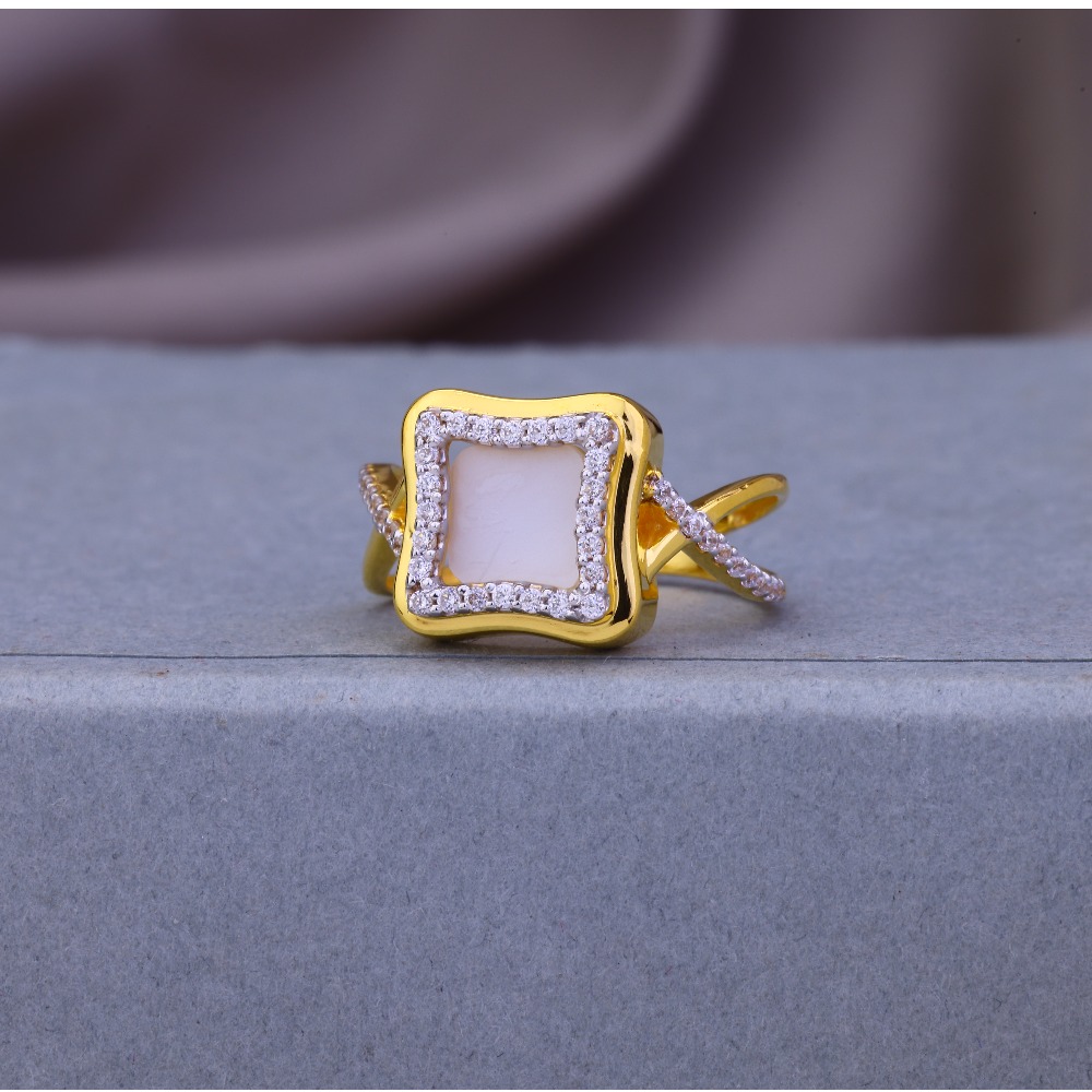 classic design gold ring