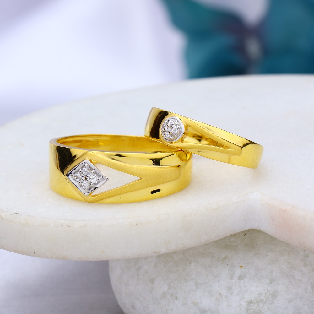 Engagement couple wedding ring set gold | My Couple Goal