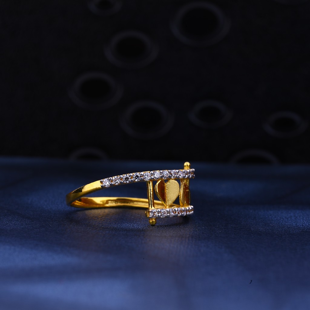 916 Gold Design Cz Ring LR53