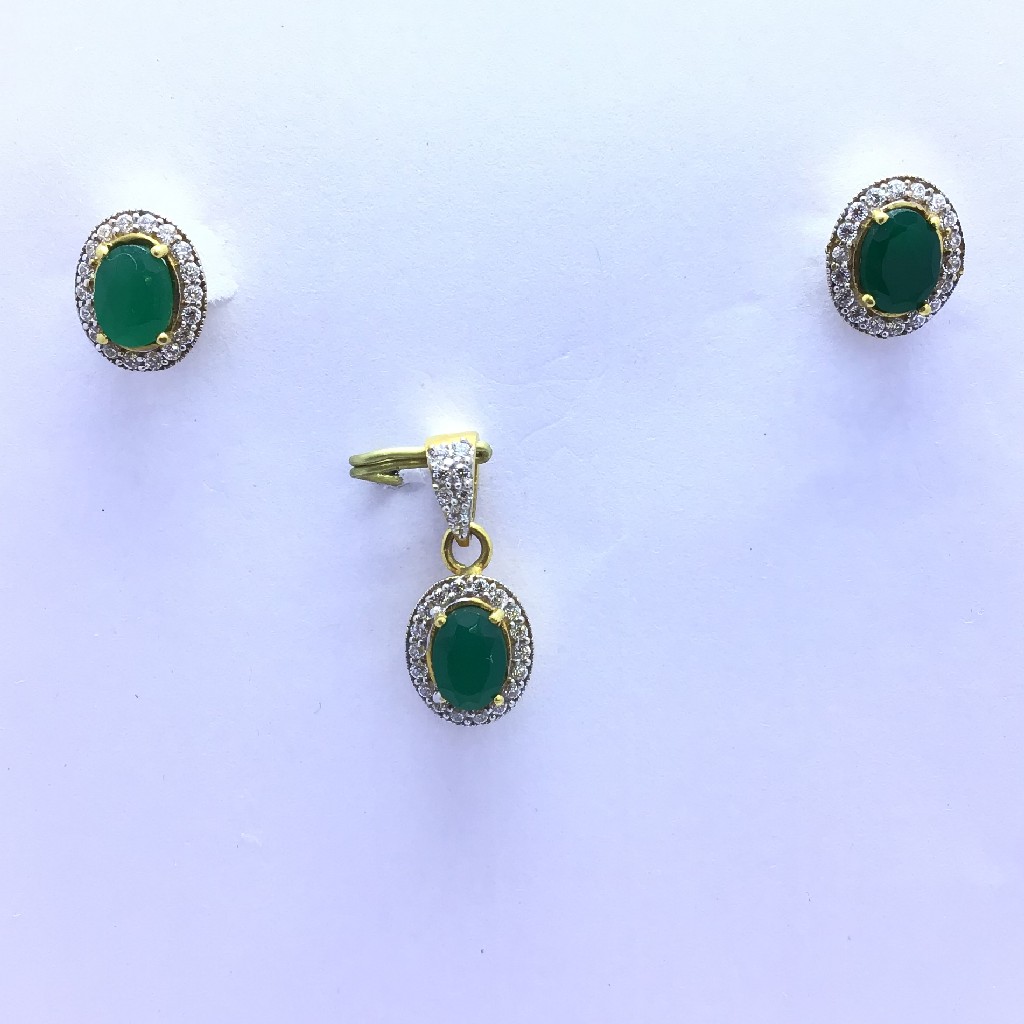 Buy quality FANCY GREEN STONE GOLD PENDANT SET in Ahmedabad
