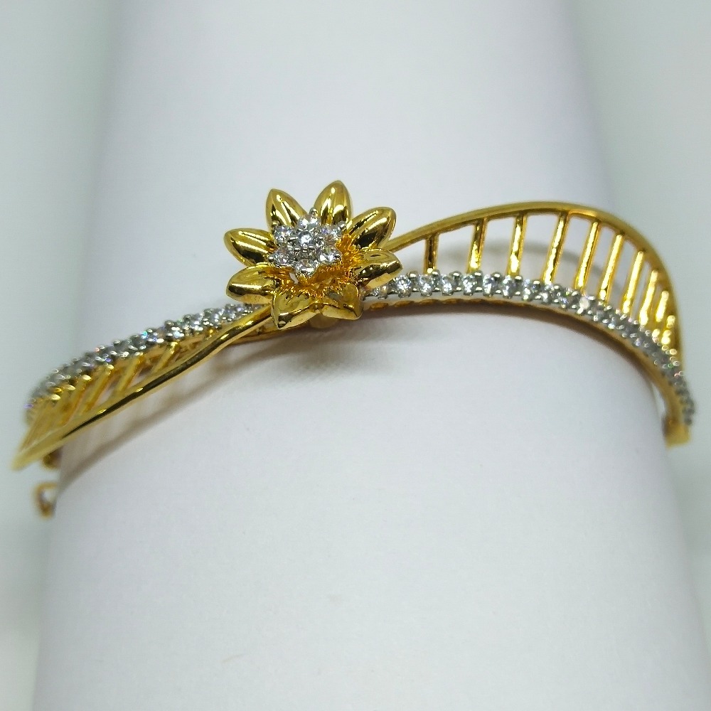 22K flower shape twisted design bracelet