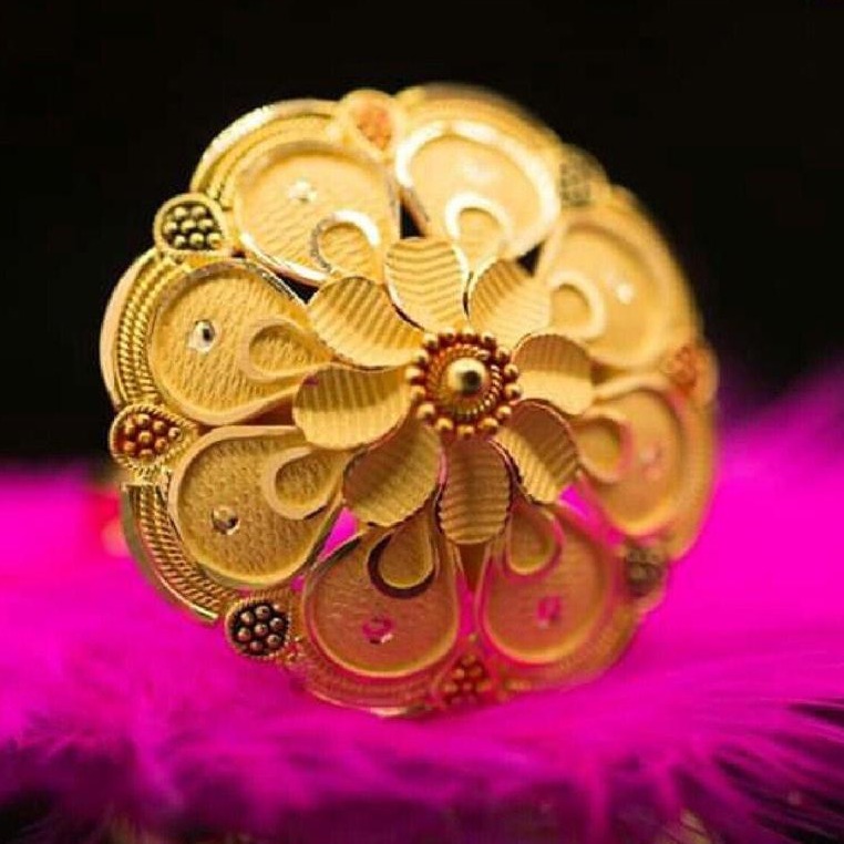 Senco Gold & Diamonds Cuttay Embellished Floral Gold Umbrella Ring :  Amazon.in: Jewellery