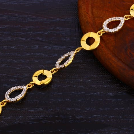 916 Gold Ladies Hallmark Designer  Bracelet LB369