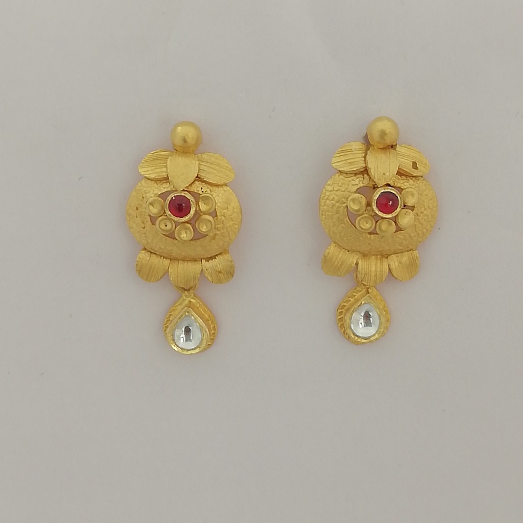 916 gold jadtar red stone earrings
