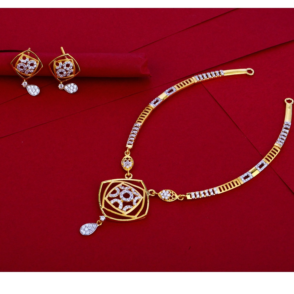 22KT Gold stylish Women's Necklace Set LN43