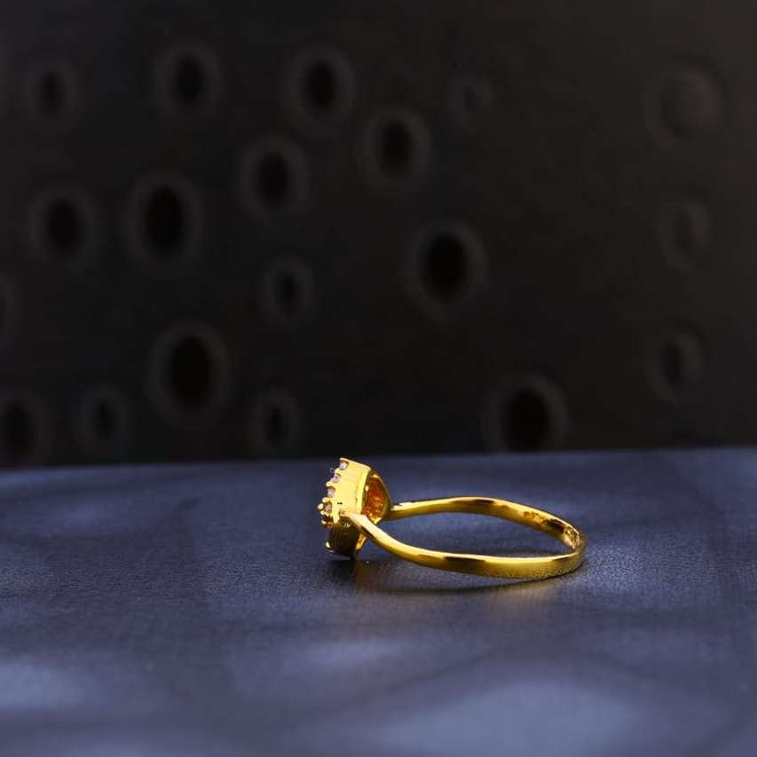 916 Gold Ladies Fancy Ring LR1592