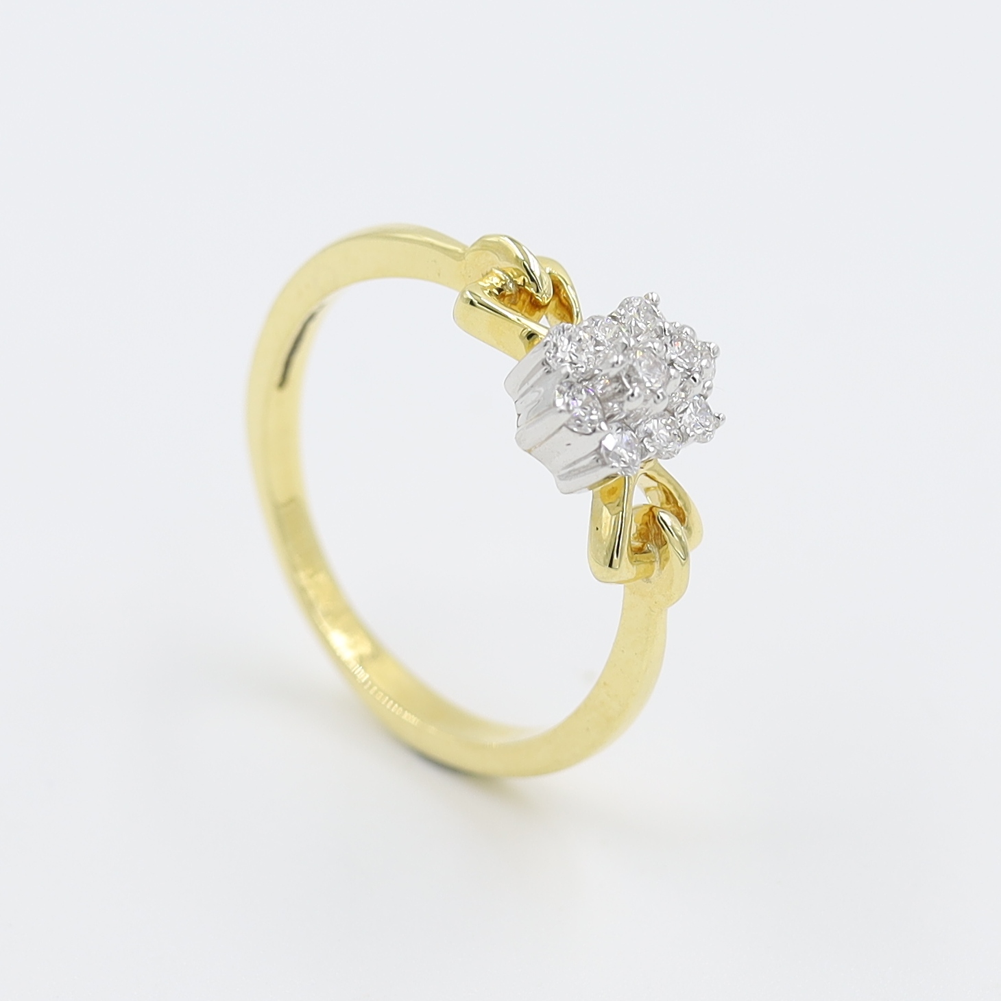 14Kt Marvelous Yellow Gold And Diamond Cluster Ring