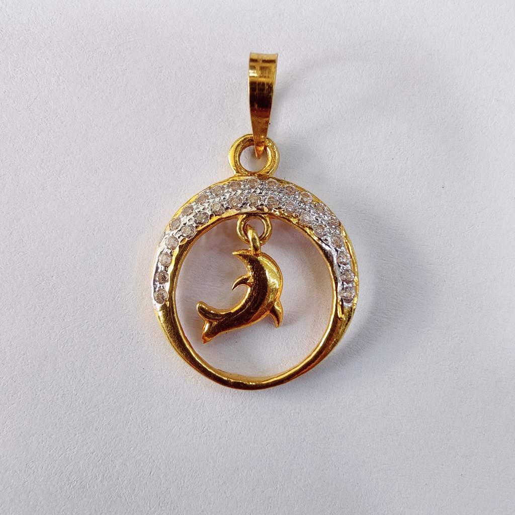 20k gold fish hanging round shape diamond pendant