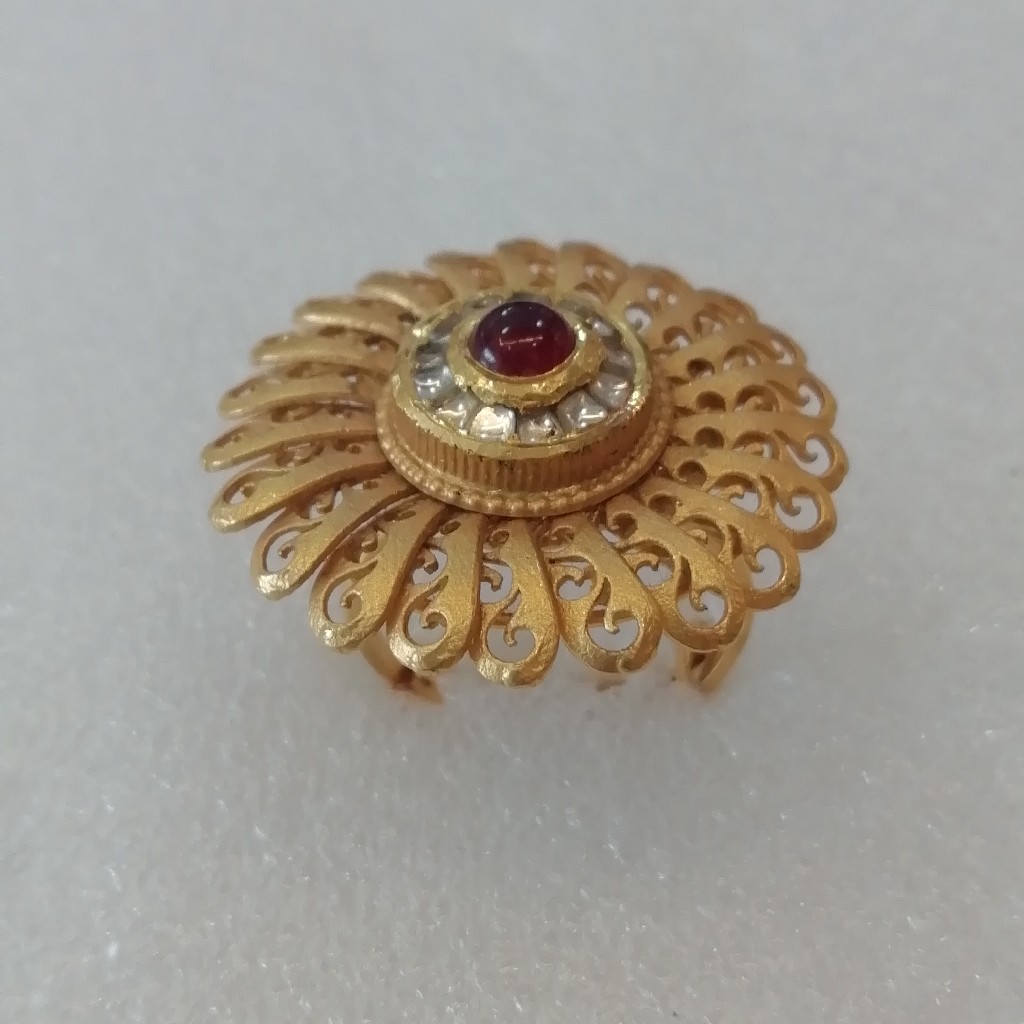 916 gold antique jadtar round shape red stone ladies ring