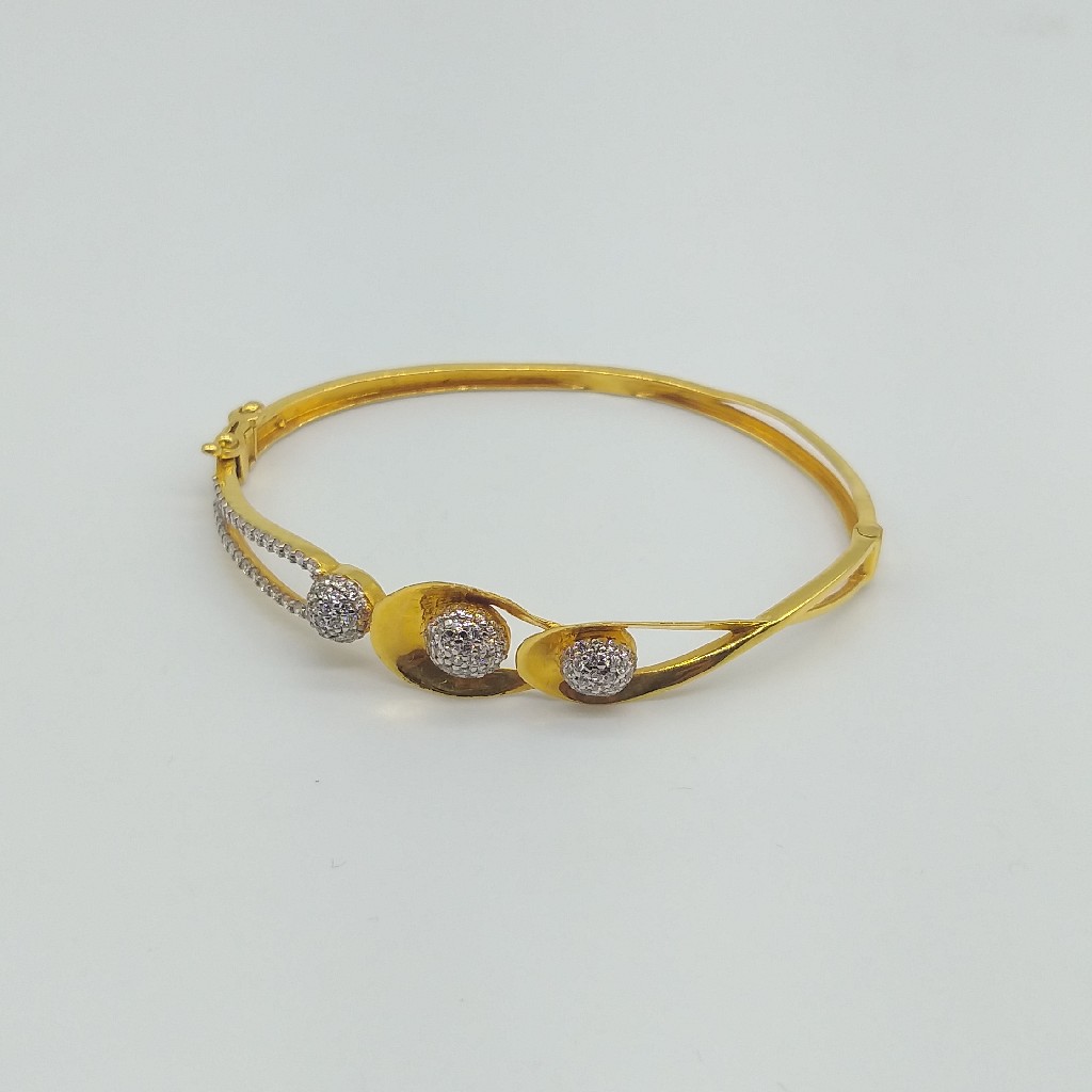 Gold Ladies Stylish Bracelet with Rhodium and Diamonds