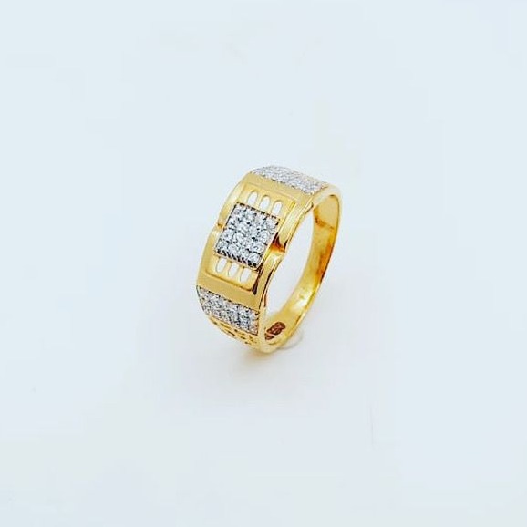 916 Gold CZ Attractive Gents Ring