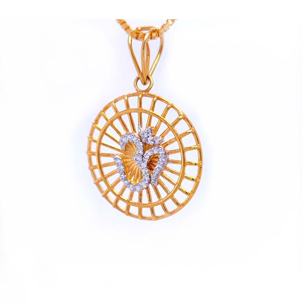 Sunrise om diamond pendant in yellow gold