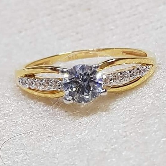 22 carat gold ladies classic diamond ring  RH-GR338