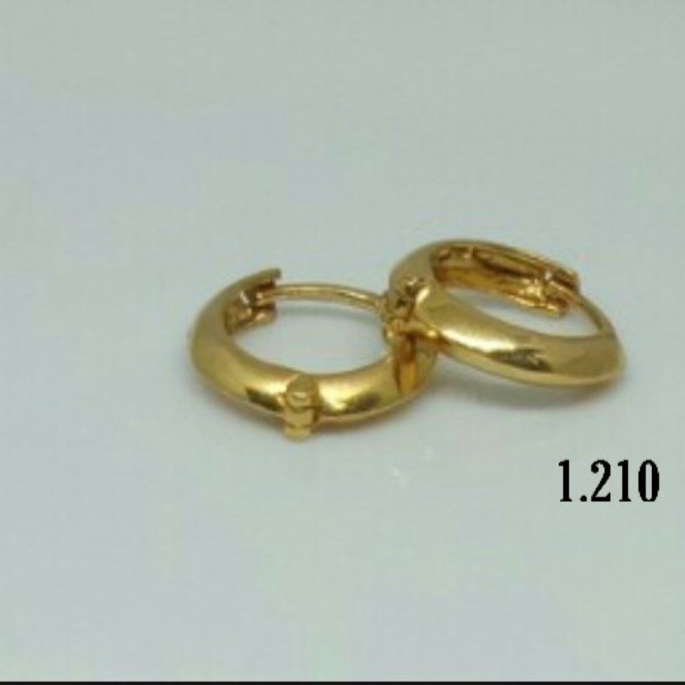 18K Gold Modern Daily Wear Earrings