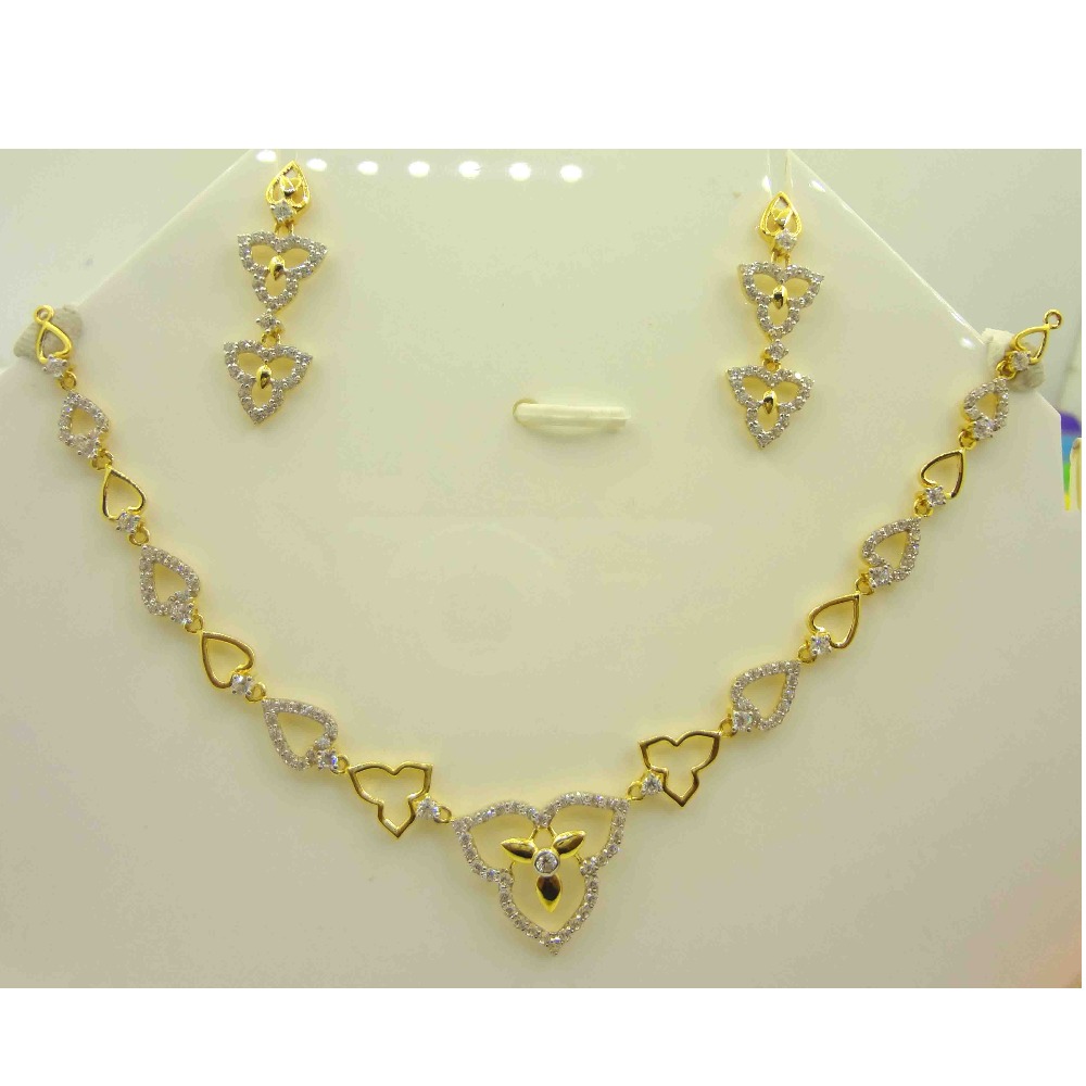18 kt yellow gold cz diamond stylish kadi pattern necklace