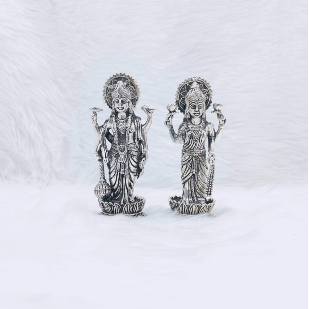 Real silver idol of vishnu and laxmi ji studded with high finishing