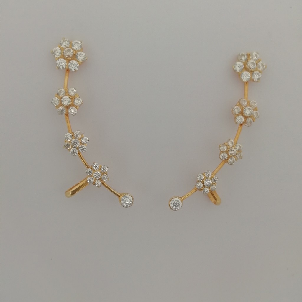 Gold white stone fancy well design earrings
