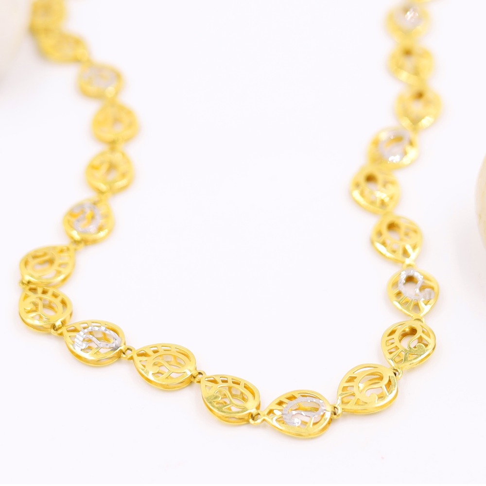 Glamorous gold chain