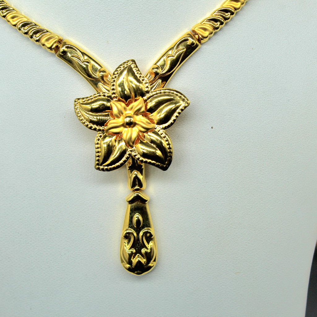 22kt Gold Floral casting necklace