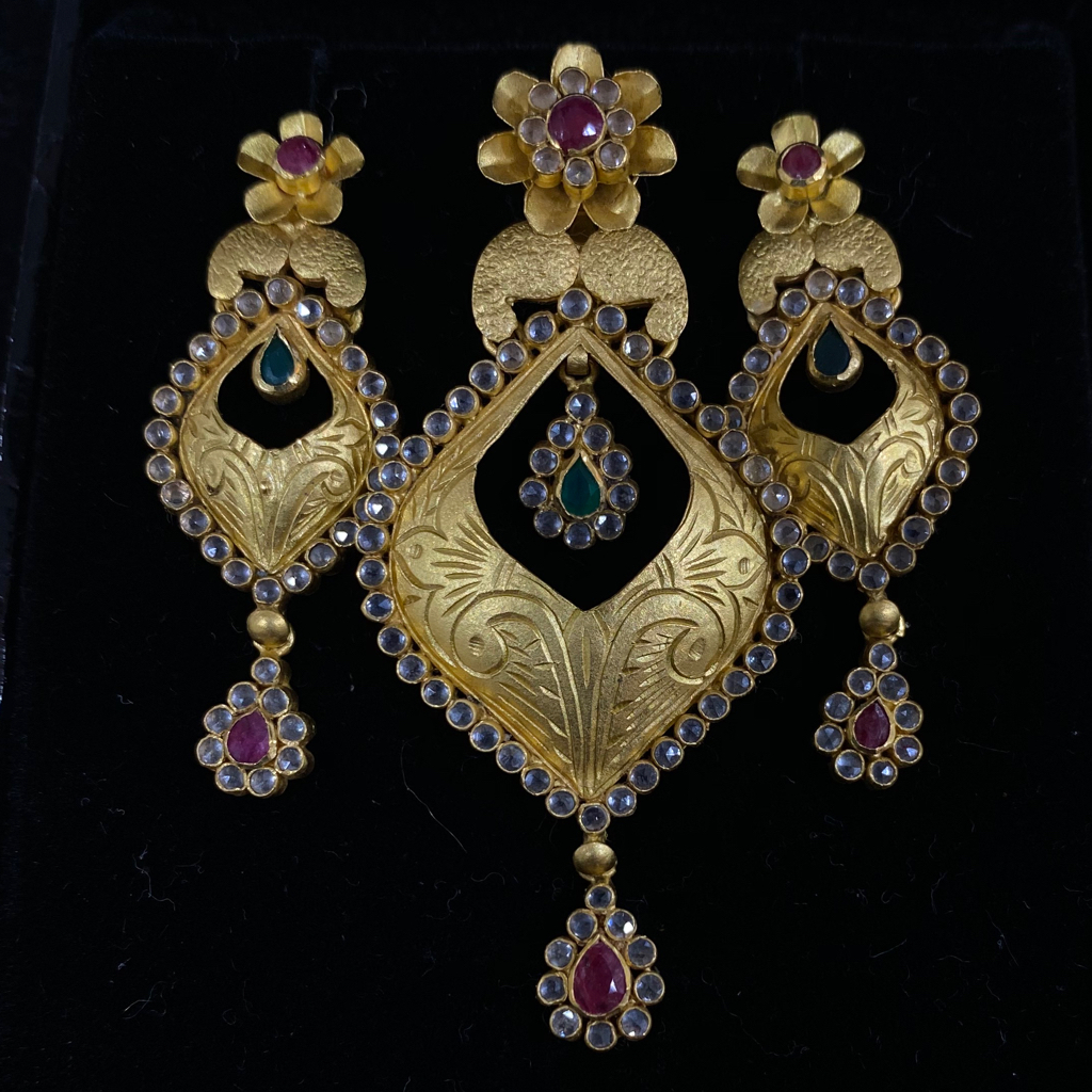 Antique gold pendant set