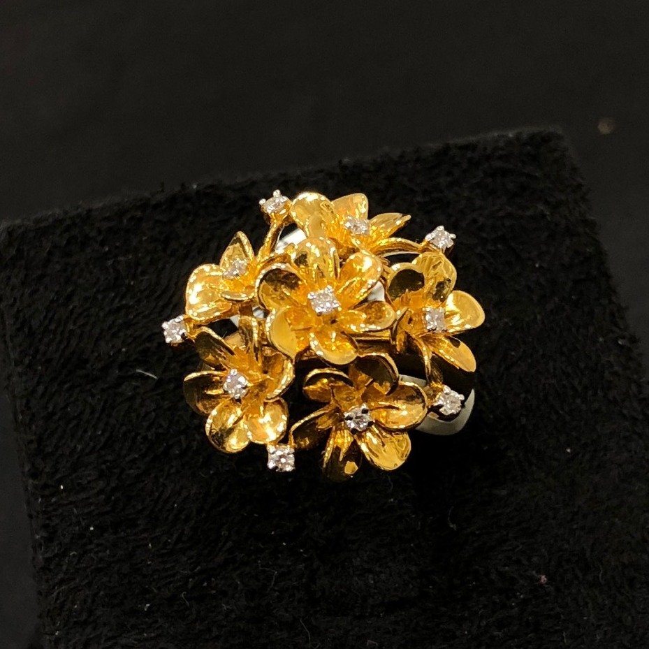gold flower design wedding ring