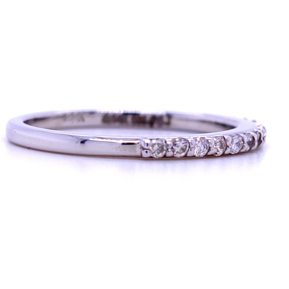 Classic diamond band in whitegold for her