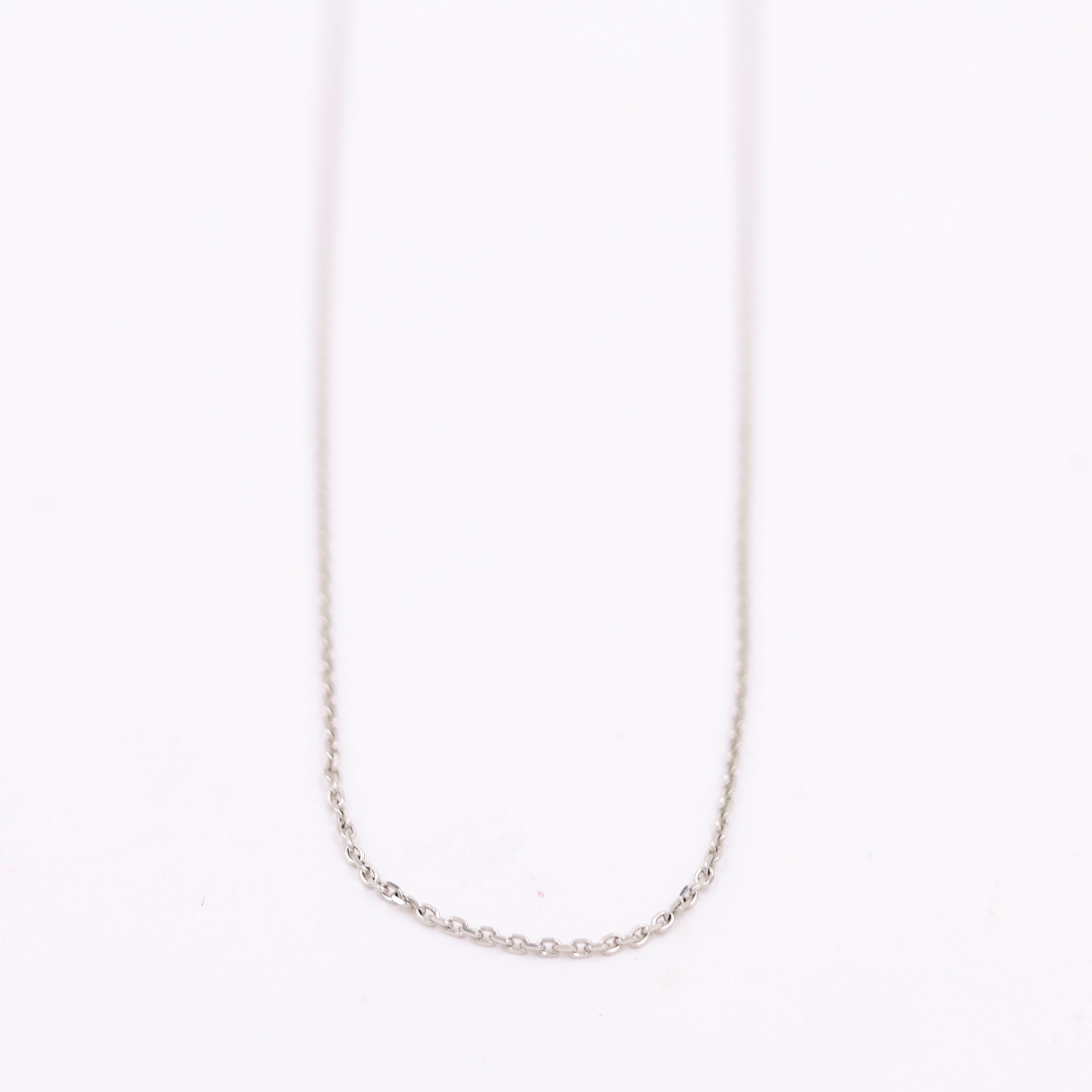 18kt White Gold Timeless Piece Of Modern Single Layer Chain