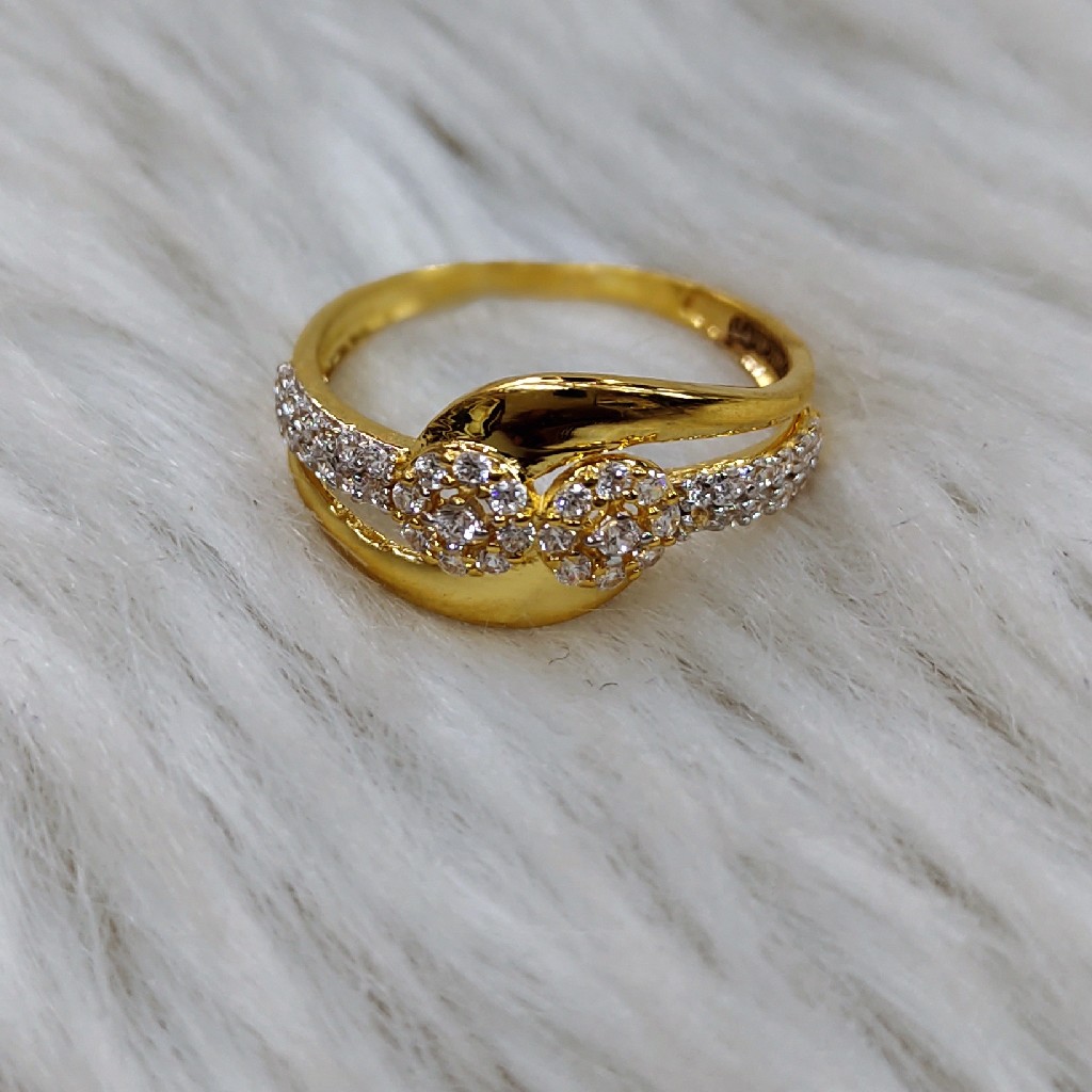 रत्न वाली अंगूठी पहनने के बाद मुट्ठी में रहते हैं रोग, ट्राई करें और देखें  कमाल - gem ring is good for health-mobile