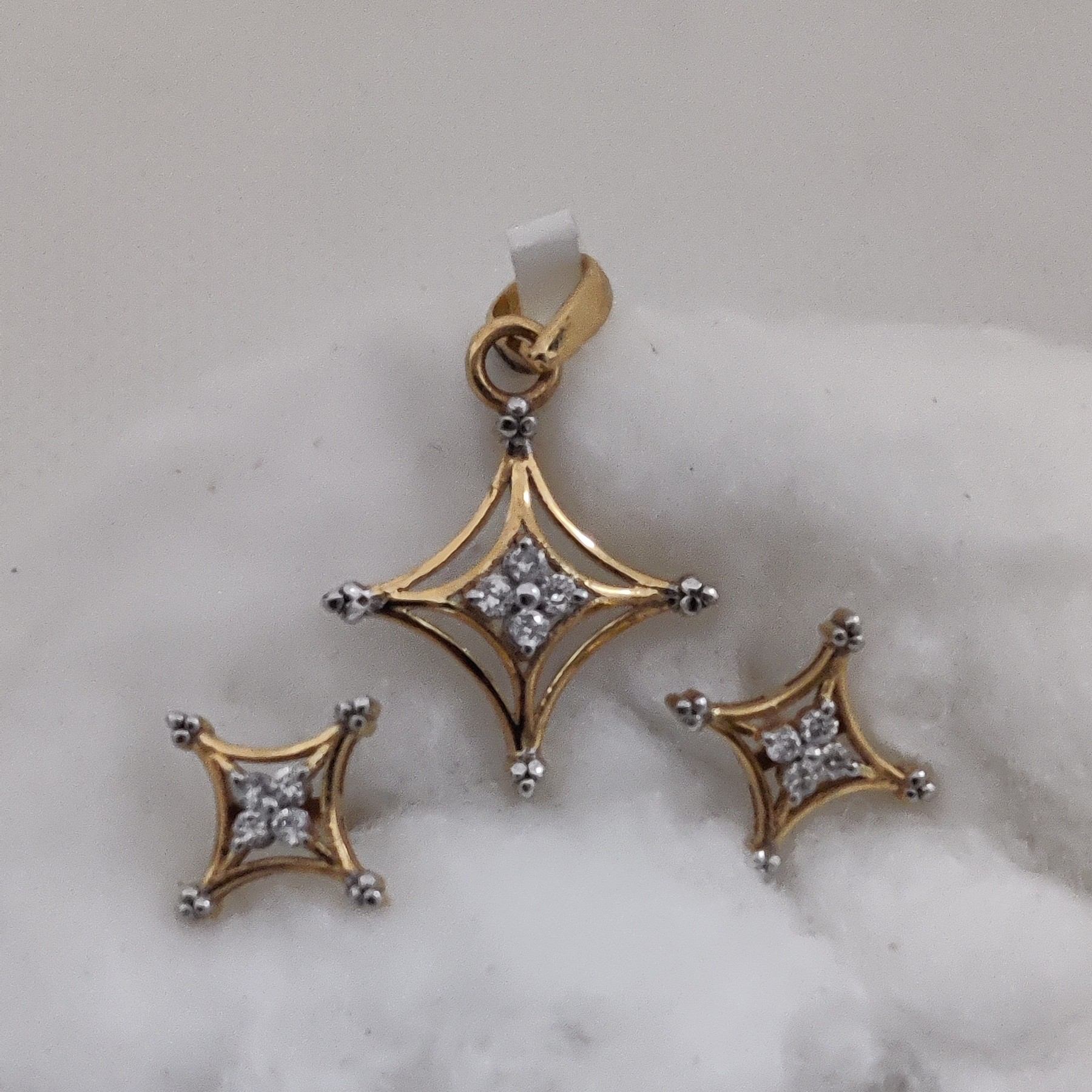 14K Gold Unique Design Diamond Pendant Set