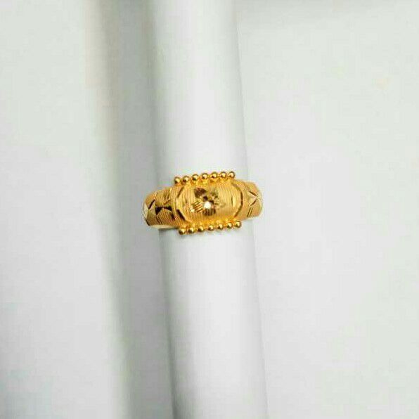 916 Dazzling Design Gold Ladies Ring