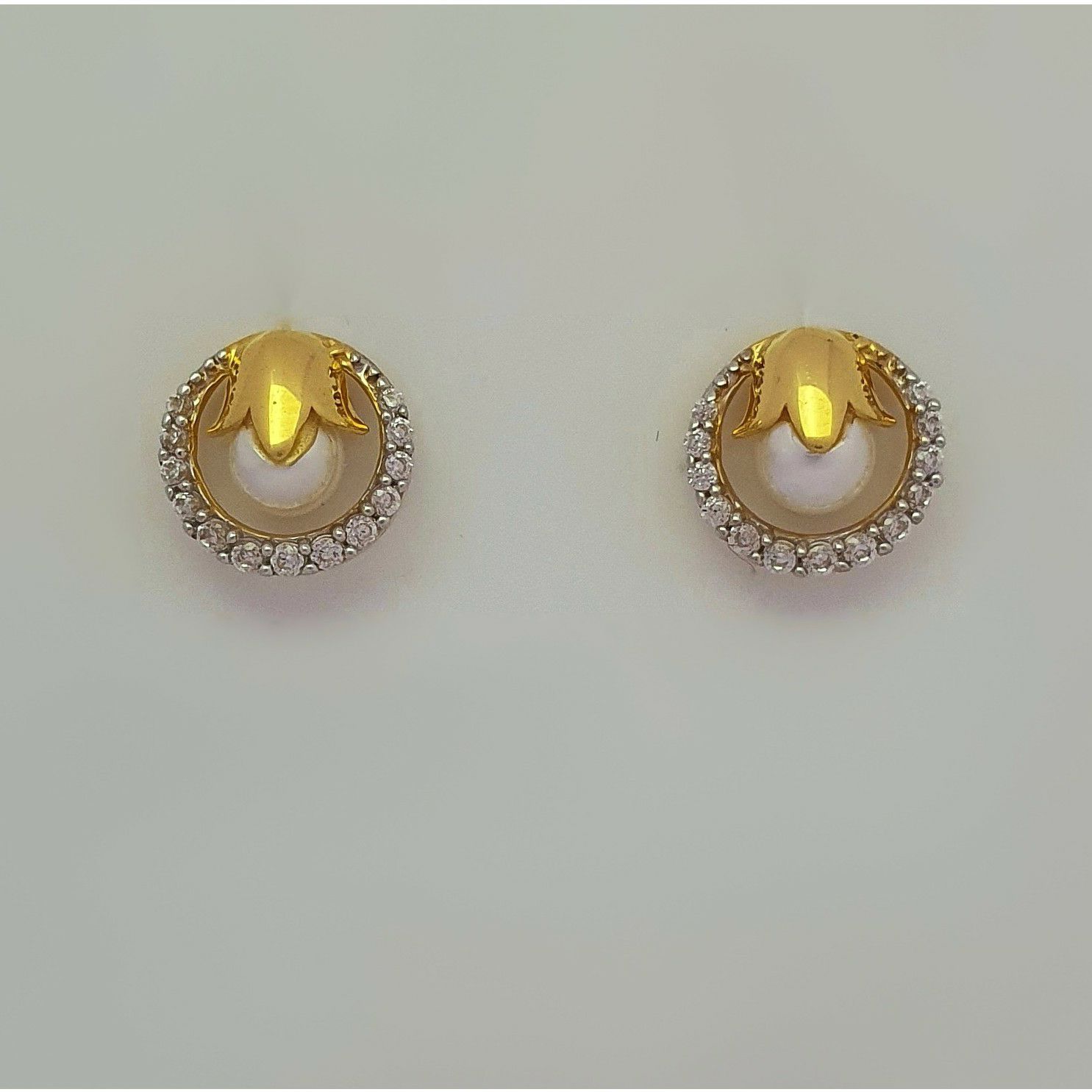 FANCY PEARL EARRING