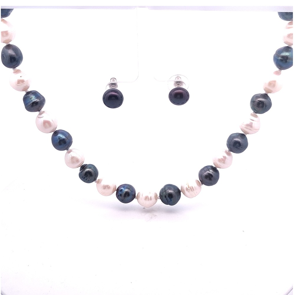 Trendy Black Pearl Necklace