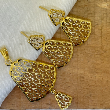 Kuwaiti Gold Pendant Sets by 